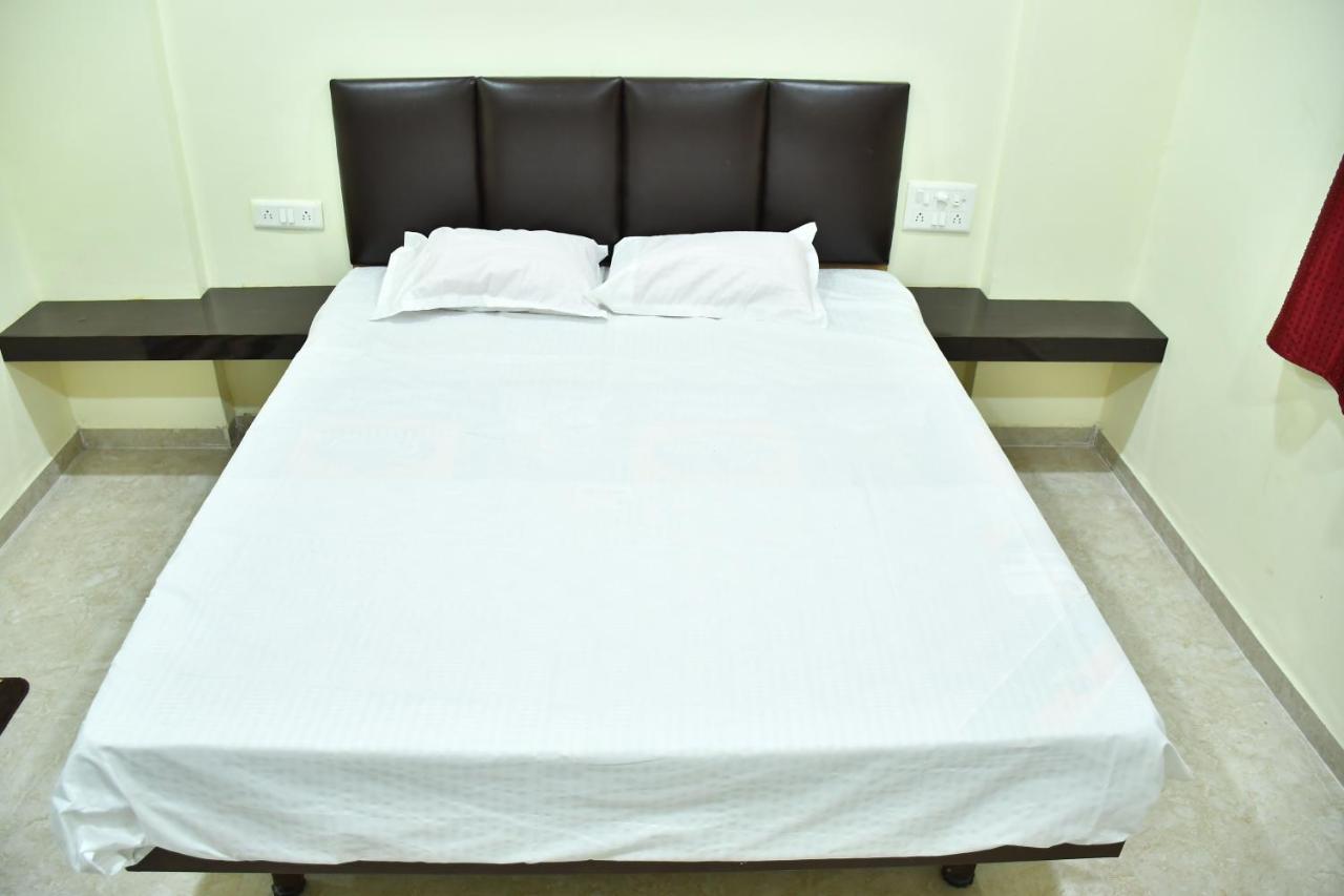 Hotel Kalika Residency Akalkot Exterior foto